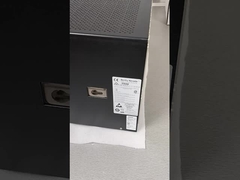 Le produit doit être présenté à l'entrée de l'appareil.