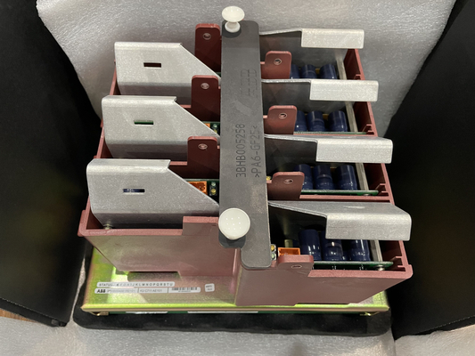 L'alimentation électrique de l'unité ABB KUC711AE101 3BHB004661R0101