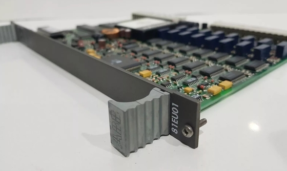 Le module d'entrée universel de Procontrol P14 doit être équipé d'un module d'entrée universel de type ABB 81EU01 GJR2391500R1210.