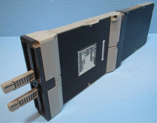 Le module d'interface Foxboro P0400YE FBM04 0-20 MA contient quatre canaux d'entrée analogiques et quatre canaux de sortie.