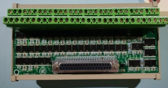 IS210DTCIH1A GE Simple Cantact Input avec carte de terminal d'isolation de groupe Mark VI série DIN-rail