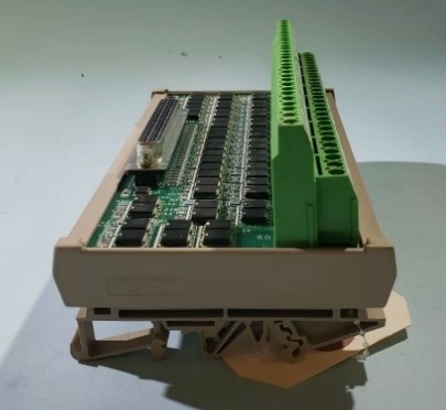 IS210DTCIH1A GE Simple Cantact Input avec carte de terminal d'isolation de groupe Mark VI série DIN-rail