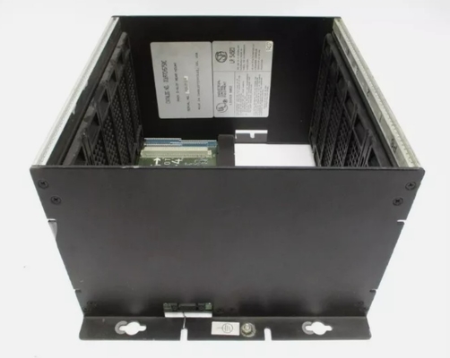 IC697CHS750 GE Plateaux PLC Plateaux standard montés à l'avant et à l'arrière Configuration du processeur et des entrées/sorties