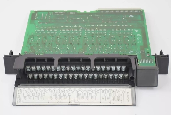 IC697MDL753 Modules de sortie discrets GE 5/48 Volt DC 0,5 Ampère Module de sortie à 32 points de logique négative