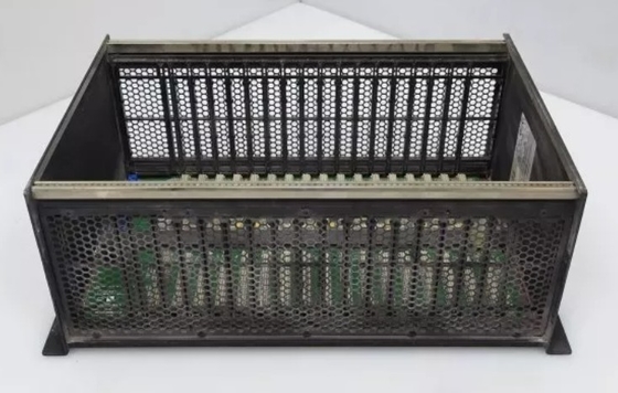 IC698CHS017 GE PACSystems RX7i Racks 17 Slots Front et monture arrière Configuration du processeur et des entrées/sorties