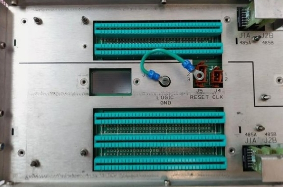 L'équipement est équipé d'un système d'exploitation qui permet d'exploiter les installations de production.