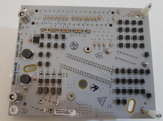 Honeywell CC-TAIM01 Module d'entrée analogique de bas niveau avec 64 entrées entièrement isolées pour thermocouples et thermorésistances (-40 °C à +70 °C)