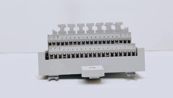 TU844 3BSE021445R1 ABB Unité d'arrêt du module d'entrée/sortie pour fente de fente de fente