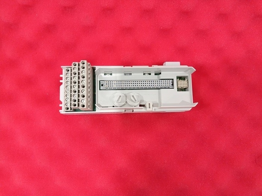 Terminaux 3BSE013231R1 de signal de l'unité 1x8 d'arrêt de module de contrat de TU811V1 ABB S800