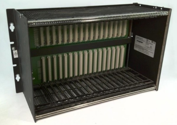 IC698CHS117 GE Rack 17-slot Montage avant arrière I/O VEM Modules de processeur de support de ventilateur de refroidissement