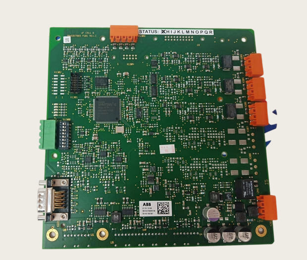 Module de contrôle ABB PSM0904 avec entrée 100-240VAC, six sorties binaires et revêtement conforme