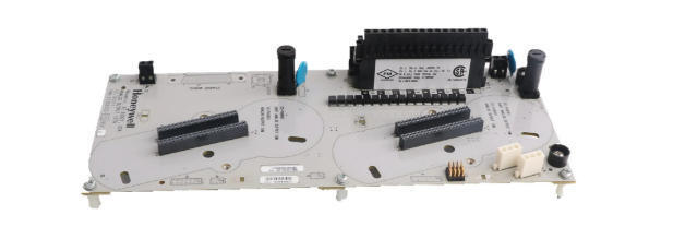DC-TUIO31 Composant de terminal d'E/S général Honeywell (IOTA) 24 V CC 110 mA Module IOTA non redondant